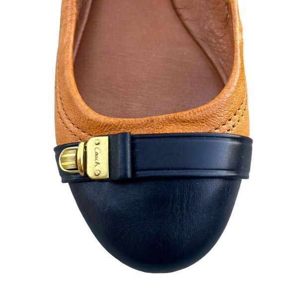 Coach Delphine Round Toe Ballet Flat in Black/Tan Leather Gently Used w/Box Sz 7 - Picture 4 of 10